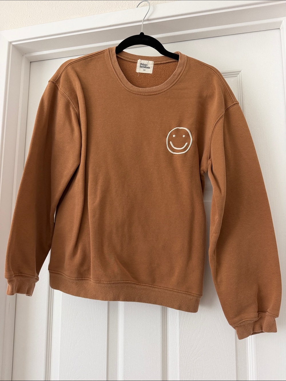 Unbranded Women's Tan Crewneck Sweatshirt with White Smiley